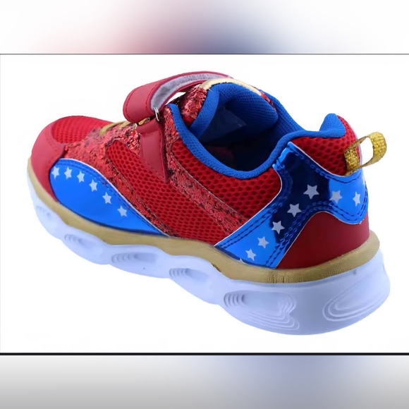 BNWOT Sz US 9 Wonderwoman Kids Toddler  Red Blue Light Up Sneakers Shoes Velcro - Picture 3 of 11